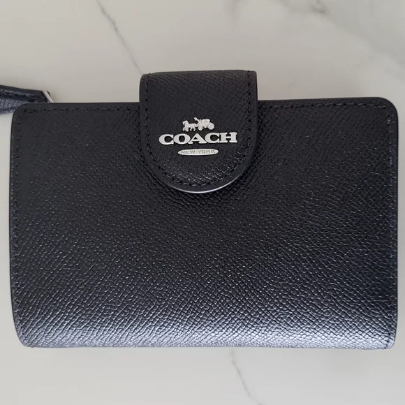 Women Coach WalletBrand new with tag
Miami, by dolphin mall. - Picture 2 of 4